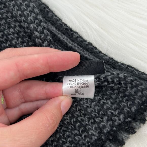 Kenneth Cole Reaction Men's Beanie & Scarf Set - Black/Gray - New with tags - Picture 3 of 5